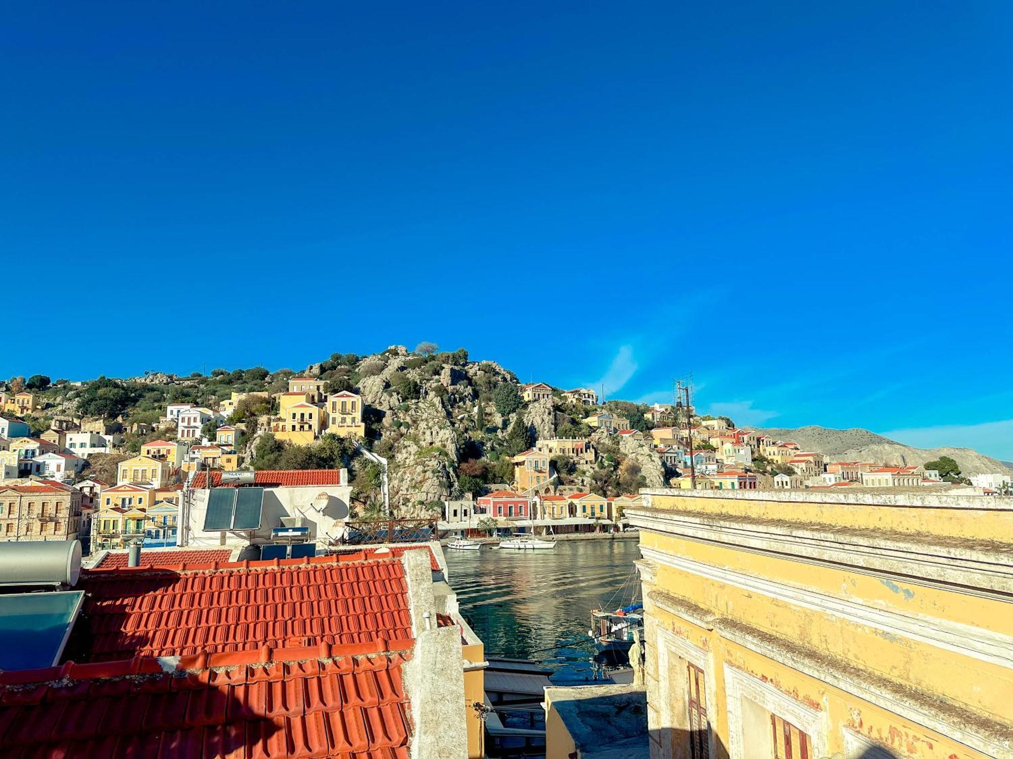 Kali Strata 2 - Downtown Apartment Symi Bagian luar foto