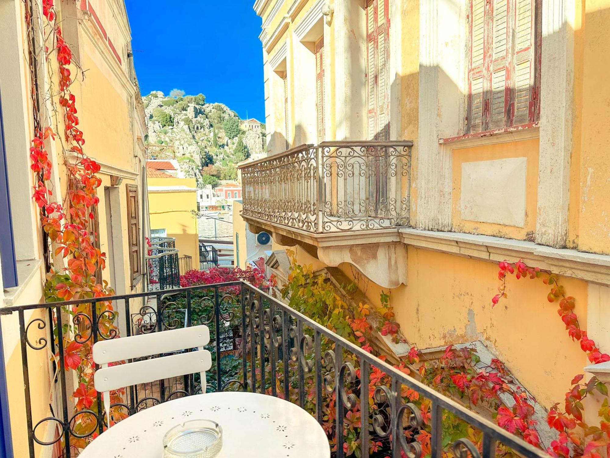Kali Strata 2 - Downtown Apartment Symi Bagian luar foto
